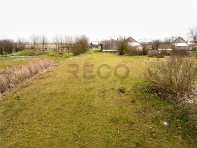 RECO . Teren intravilan cu hala metalica in Roit . - foto 19