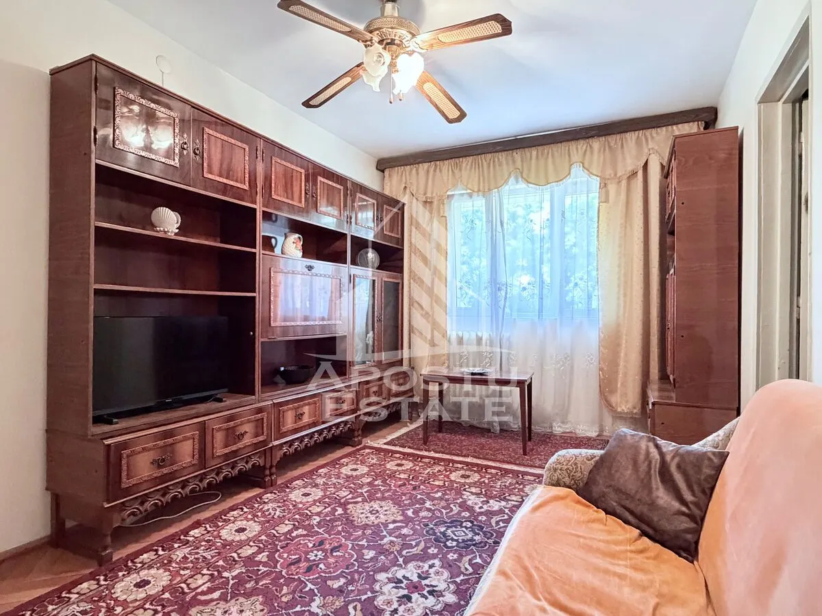 Apartament de vanzare cu doua camere parter Piata Doin Calea Sagului - foto 1