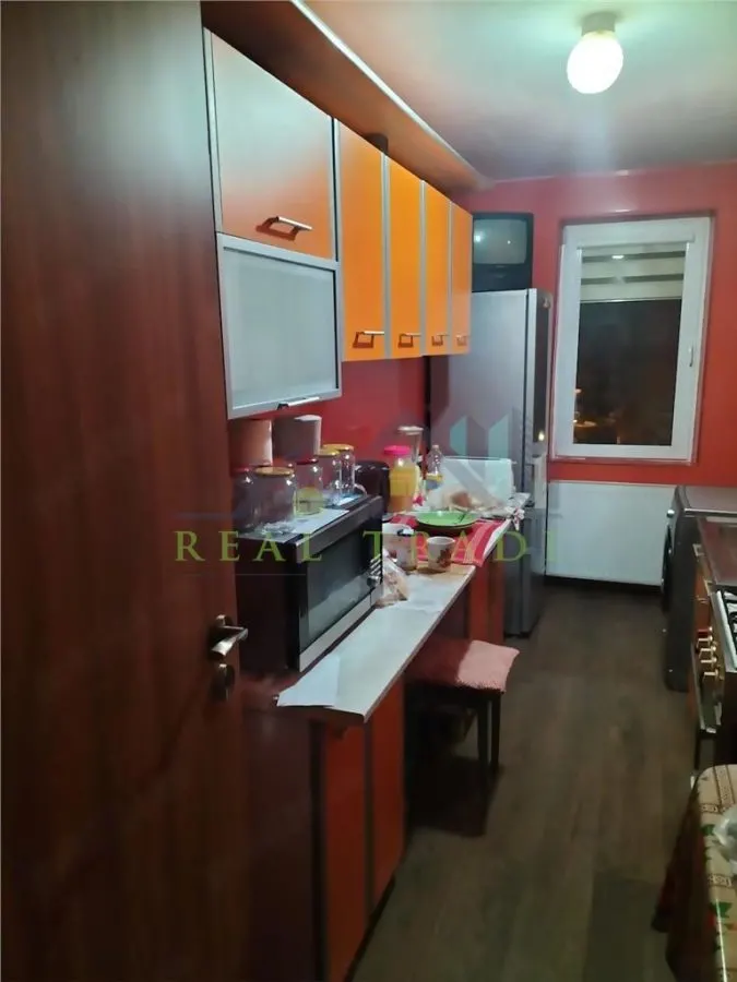 Apartament 3 camere decomandat zona Grivitei - foto 1