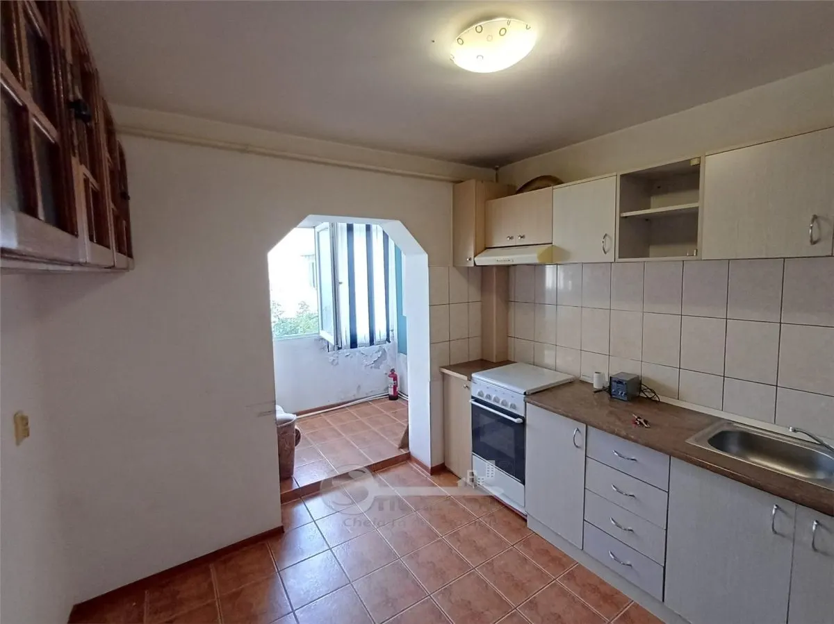 Apartament 3 camere Nicolina /Cug , 70 MP, etaj intermediar - foto 2