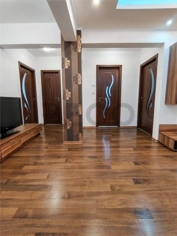 RECO Apartament renovat cu camere Decomandat cu lift - foto 1