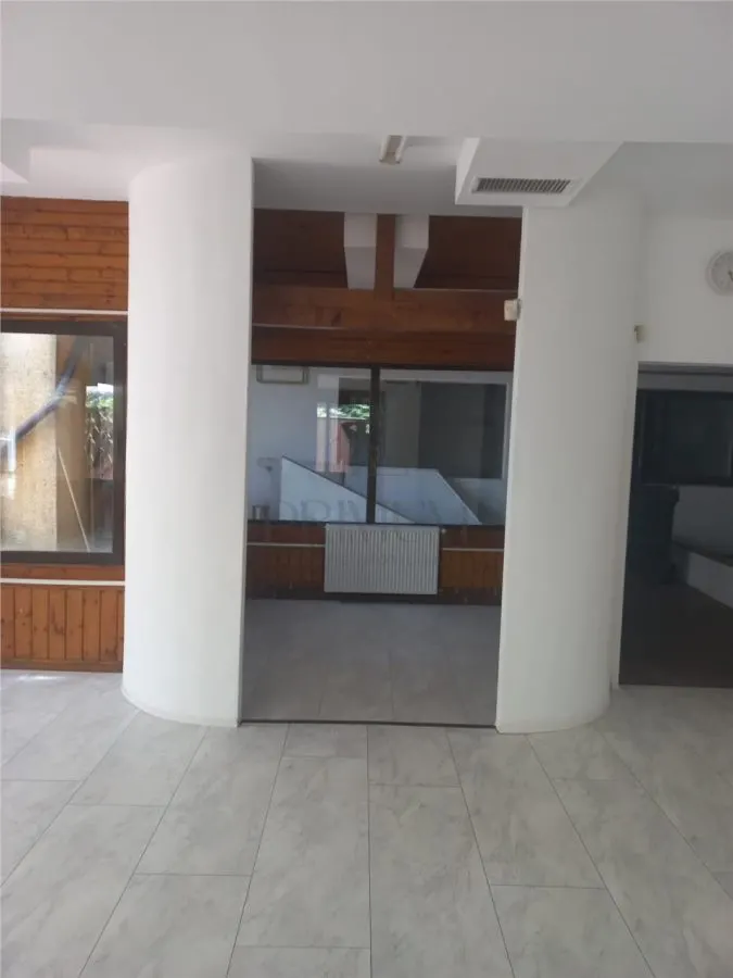 Spatiu comercial - zona excelenta - centrala proprie - trifazic - trafic pietonal - foto 4