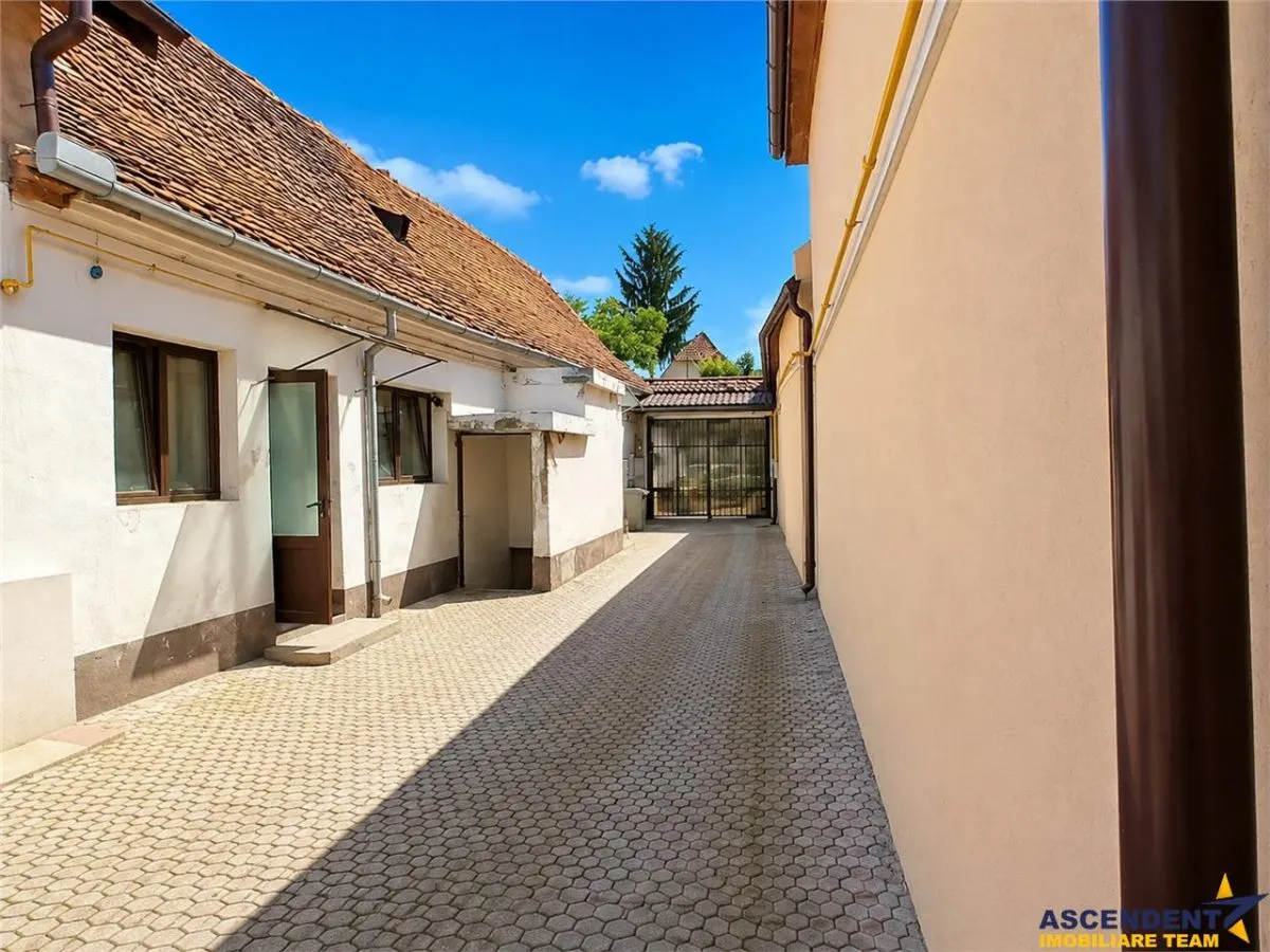 Casa cu 4 camere, garaj, pivnita boltita si potential, Brasov - foto 2