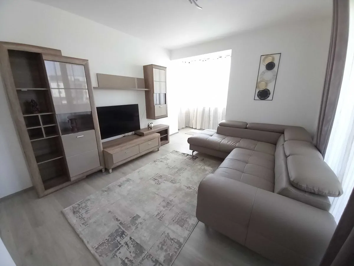 Apartament cu 2 camere, terasa generoasa, parcare privata, Tractorul, Brașov - foto 1