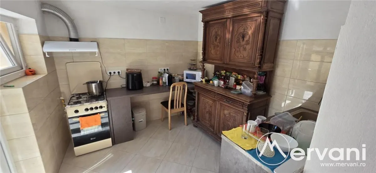 Casa cu 4 camere de vanzare in Campina - foto 3