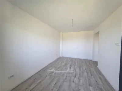 Apartament o camere decomandat - Rediu - foto 4