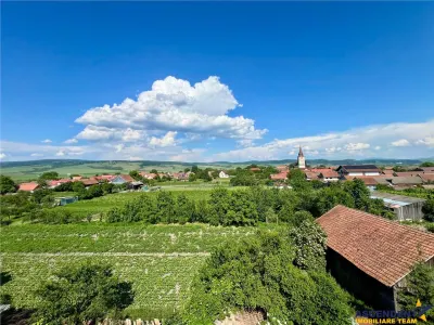 Apartament cu trei camere de renovat in Feldioara, Brasov - Feldioara