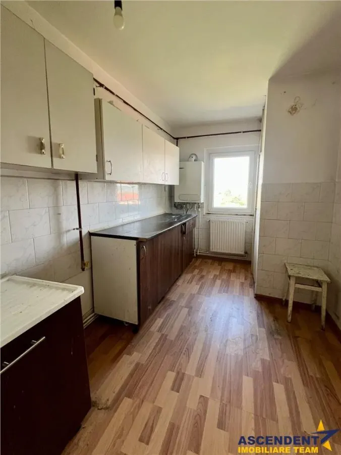 Apartament cu trei camere de renovat in Feldioara, Brasov - foto 13
