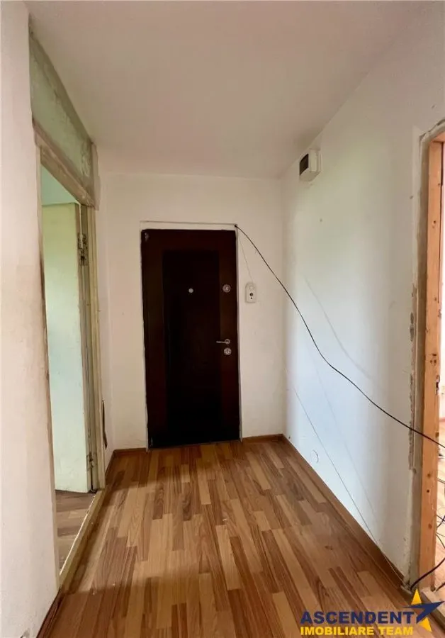 Apartament cu trei camere de renovat in Feldioara, Brasov - foto 14