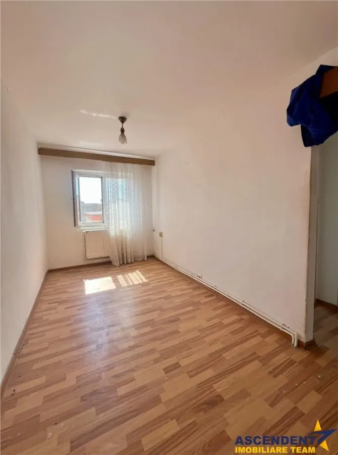 Apartament cu trei camere de renovat in Feldioara, Brasov - foto 16