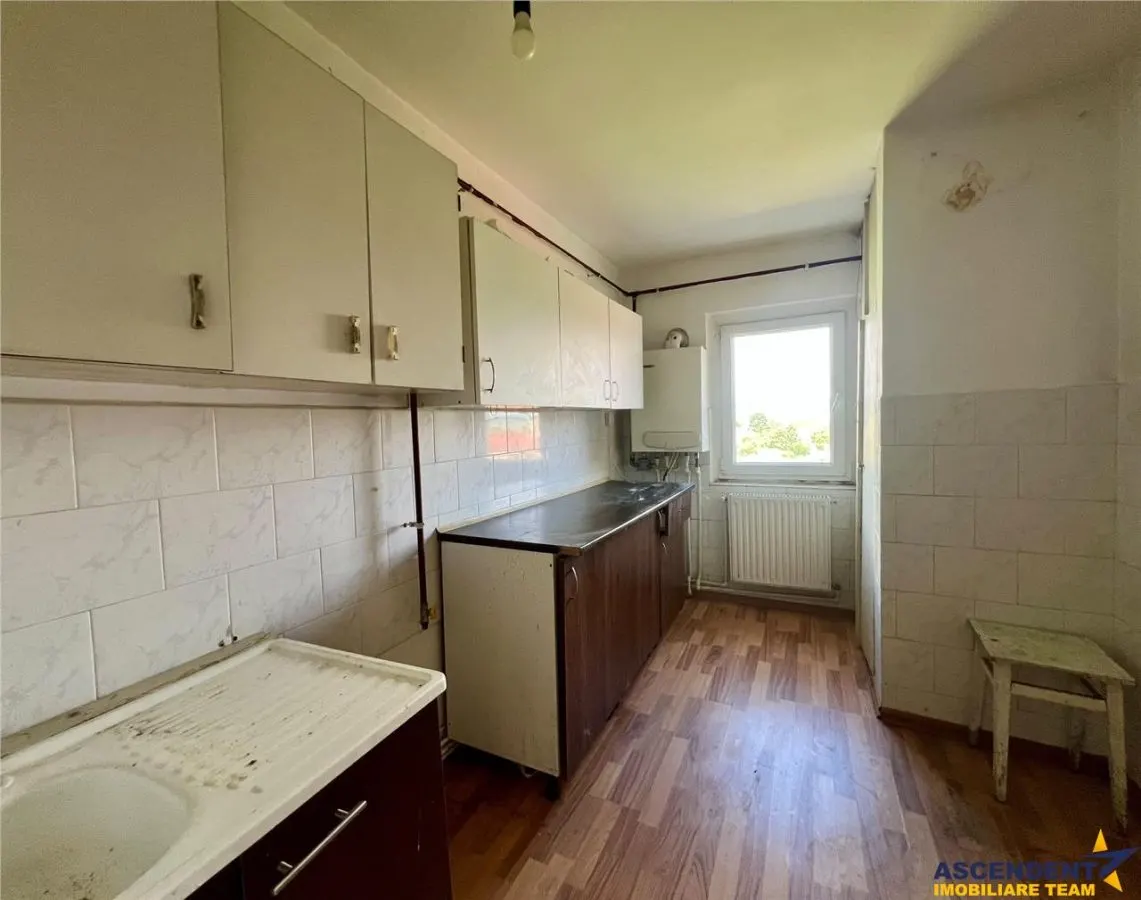 Apartament cu trei camere de renovat in Feldioara, Brasov - foto 17