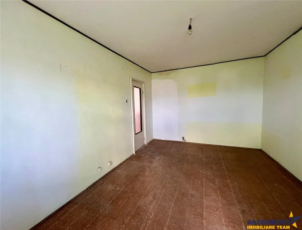 Apartament cu trei camere de renovat in Feldioara, Brasov - foto 4
