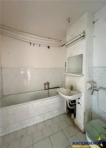 Apartament cu trei camere de renovat in Feldioara, Brasov - foto 5