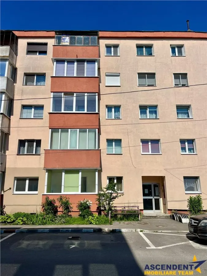 Apartament cu trei camere de renovat in Feldioara, Brasov - foto 7