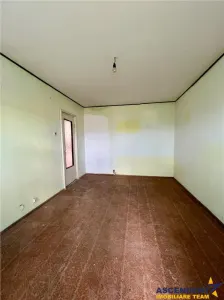 Apartament cu trei camere de renovat in Feldioara, Brasov - foto 9