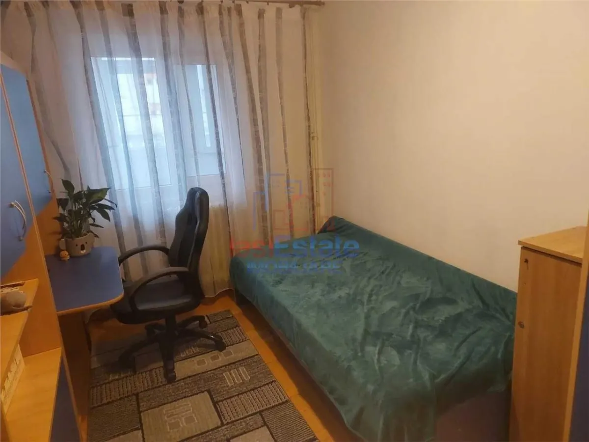 Apartament cu 3 camere, 69 mp, decomandat, etaj 2 - zona Pacurari - foto 2