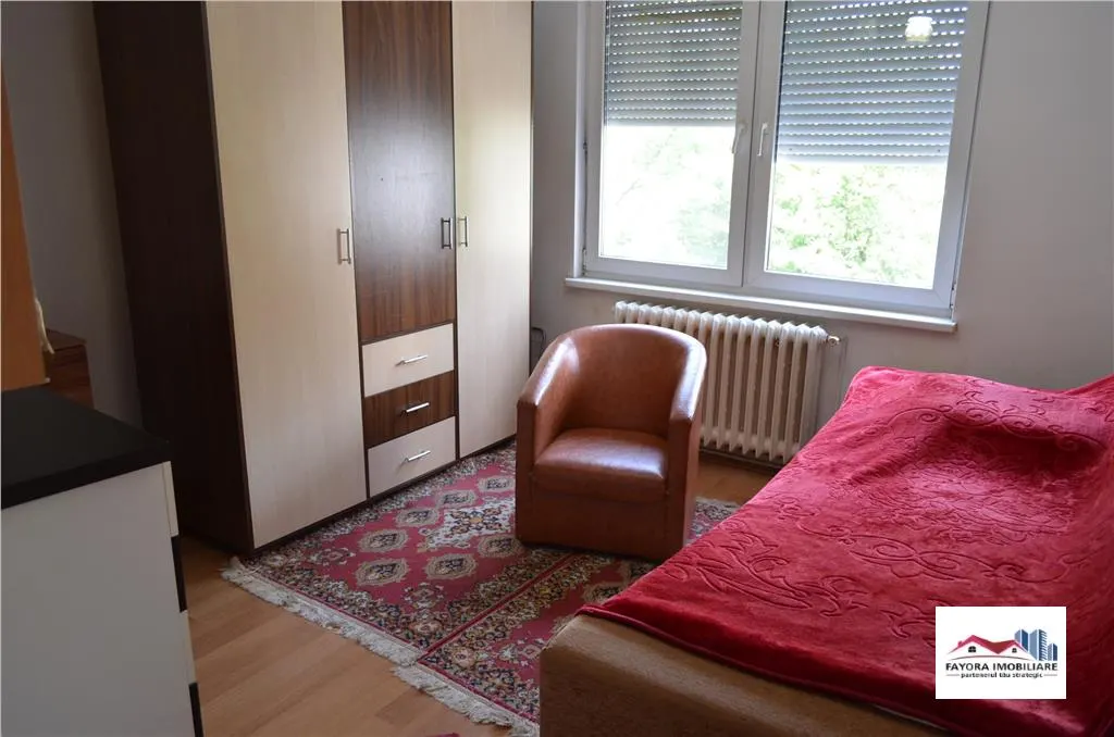 Ap. 3 Camere si 2 Bai cu Garaj de Vanzare Zona Corina - foto 4