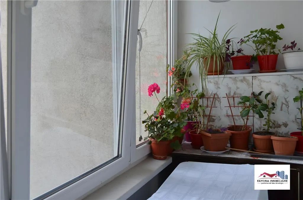 Ap. 3 Camere si 2 Bai cu Garaj de Vanzare Zona Corina - foto 10