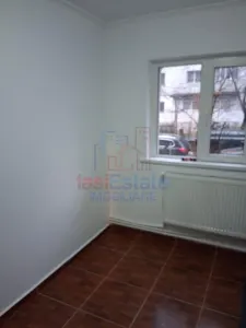 Apartament spatios cu 4 camere, decomandat, la parter - Galata - foto 4