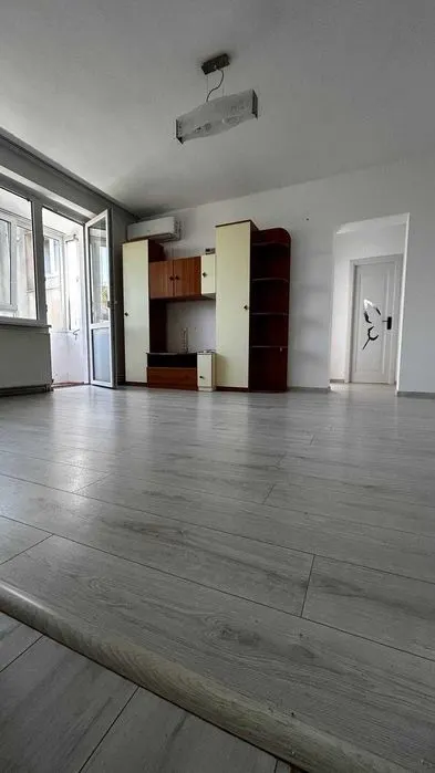 Apartament 2 camere renovat zona Tractorul - foto 1