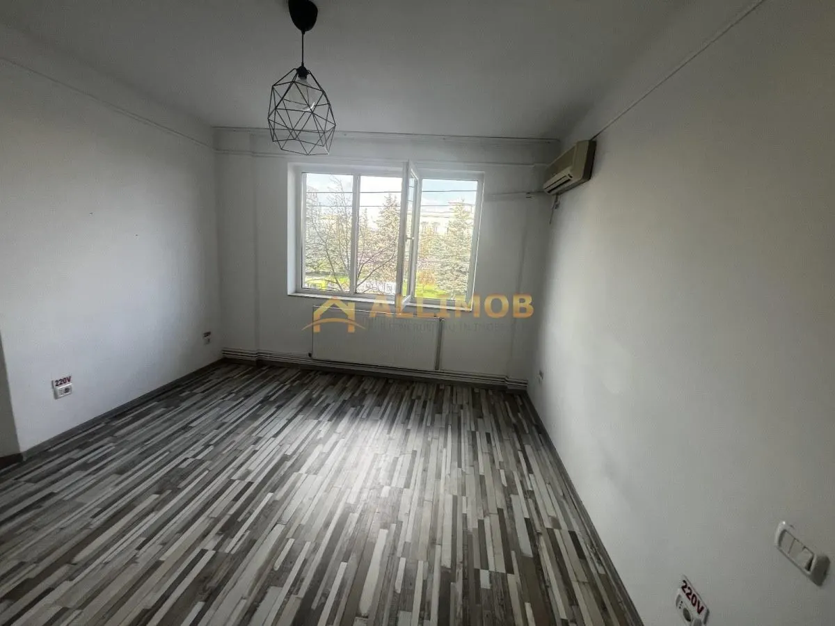 Apartament 3 camere nemobilat, in Ploiesti, zona ultracentrala - foto 7