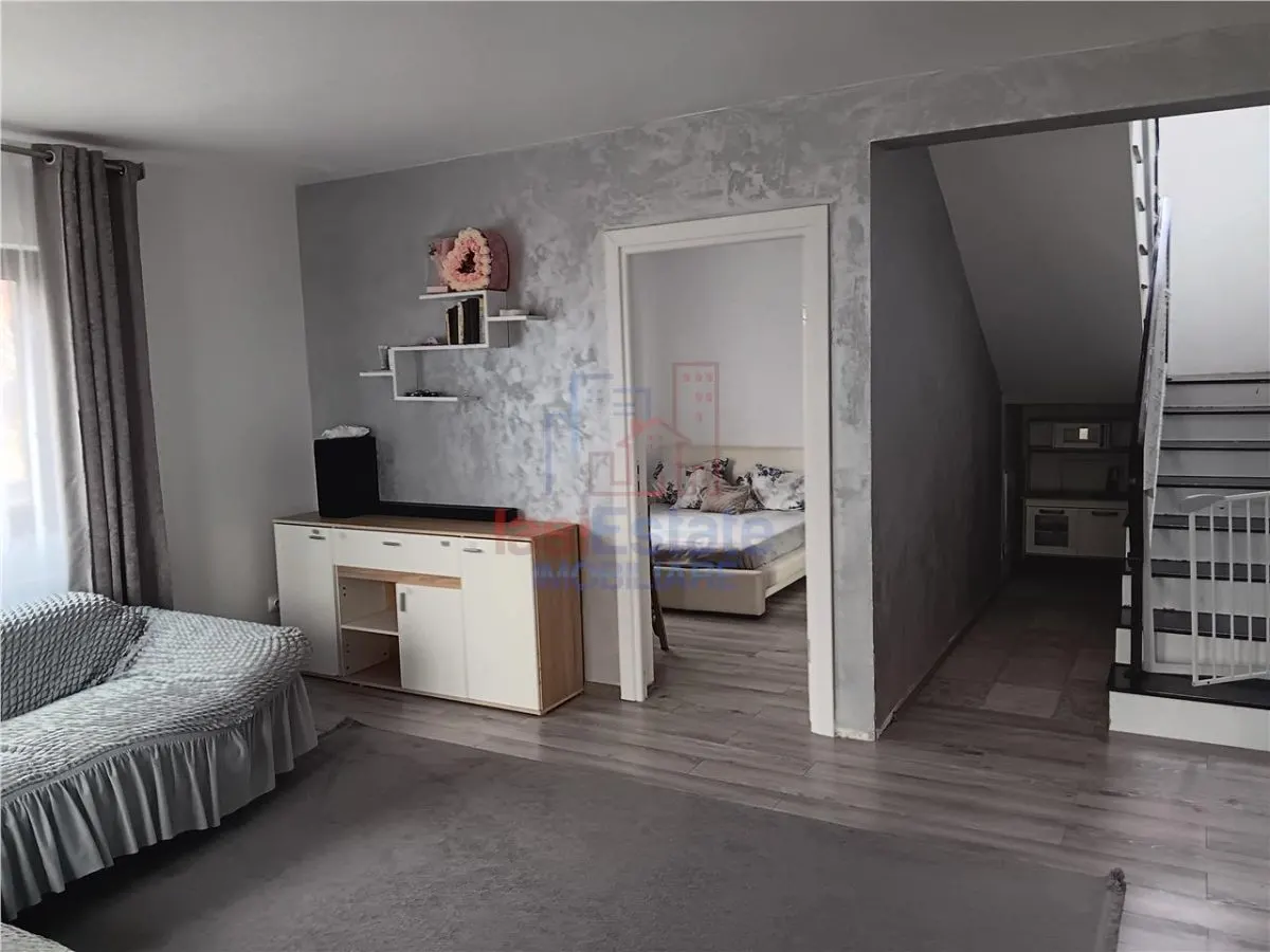 Vila la pret de apartament! Dumbrava  Vila P+M Su=120mp Teren 300mp toate utilitatile - foto 1