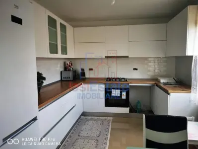 Vila la pret de apartament! Dumbrava  Vila P+M Su=120mp Teren 300mp toate utilitatile - foto 3