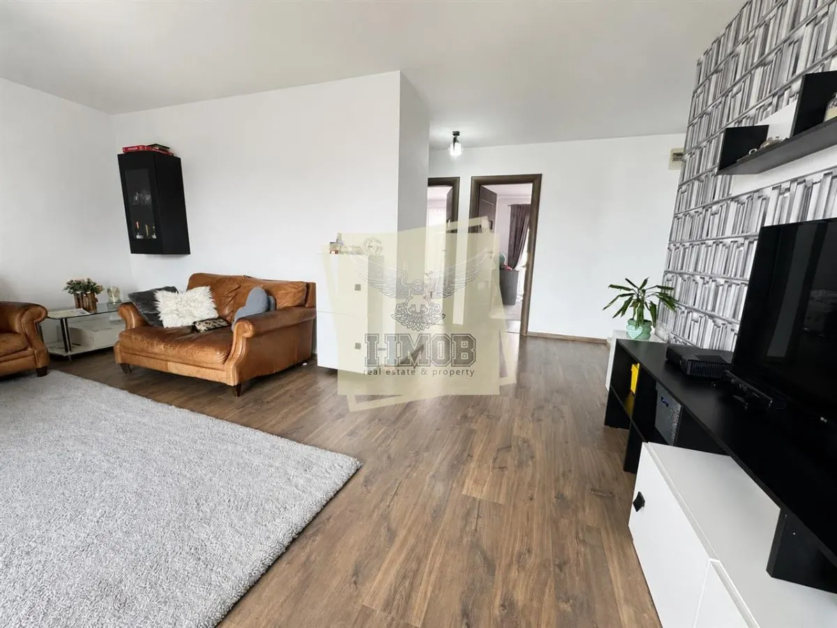 Apartament 3 camere terasa balcon si parcare zona Selimbar - foto 1