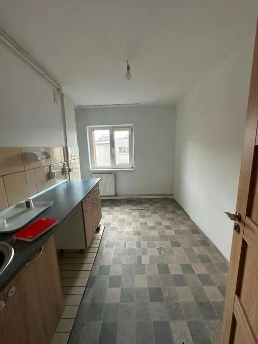 Apartament 2 camere decomandat Centrul Civic ,liber,100000 Euro - foto 2