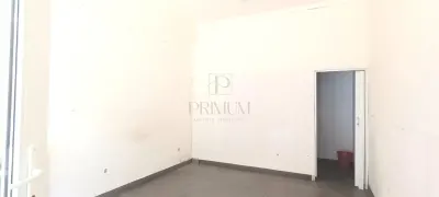 Spatiu comercial cu vitrina  si vad pietonal - Central - foto 3