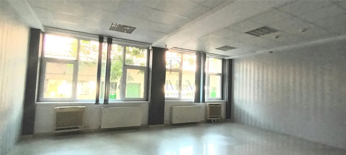 Spatiu birouri parter inalt amenajat modern - Central - foto 2