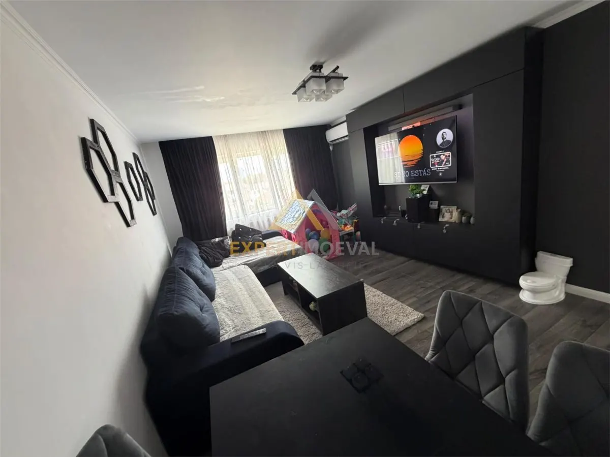 Apartament generos 3 camere str Granicerilor vis a vis de Lidl  etaj 4 cu acoperis - foto 1