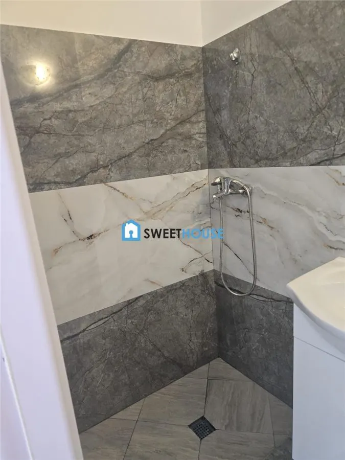 Garsoniera  renovata zona negoiu Fagaras - foto 2
