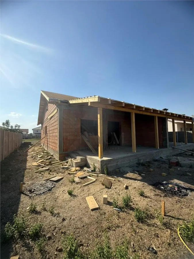0 Comision - Mosnita -1/2 duplex  pe parter - foto 1