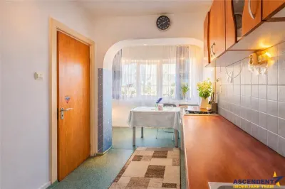 Distinctiv apartament, decomandat, 3camere, boxa, loc parcare, Central, Brasov - foto 3