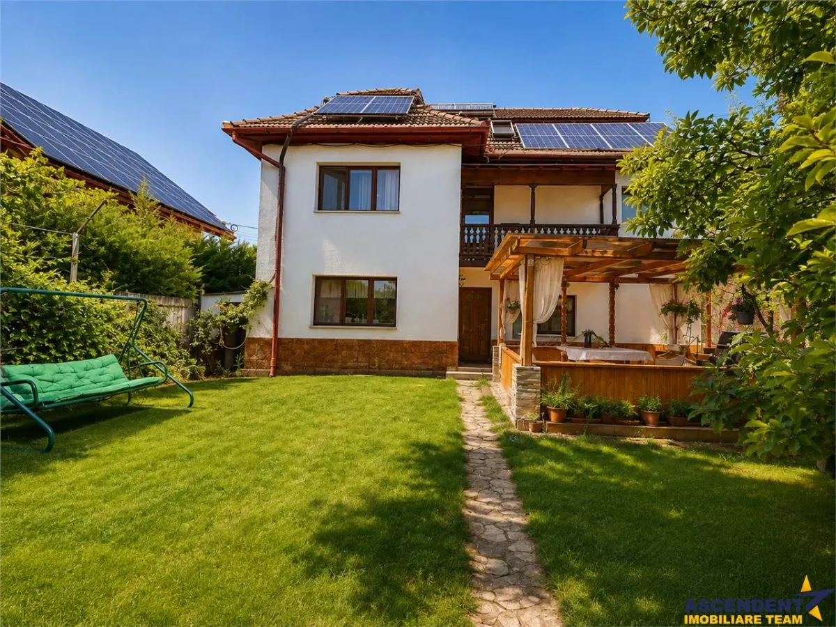 Casa familiala,790mp teren,5+dormitoare, livada,2 garaje,panouri 8 kW, Tarnaveni - foto 1