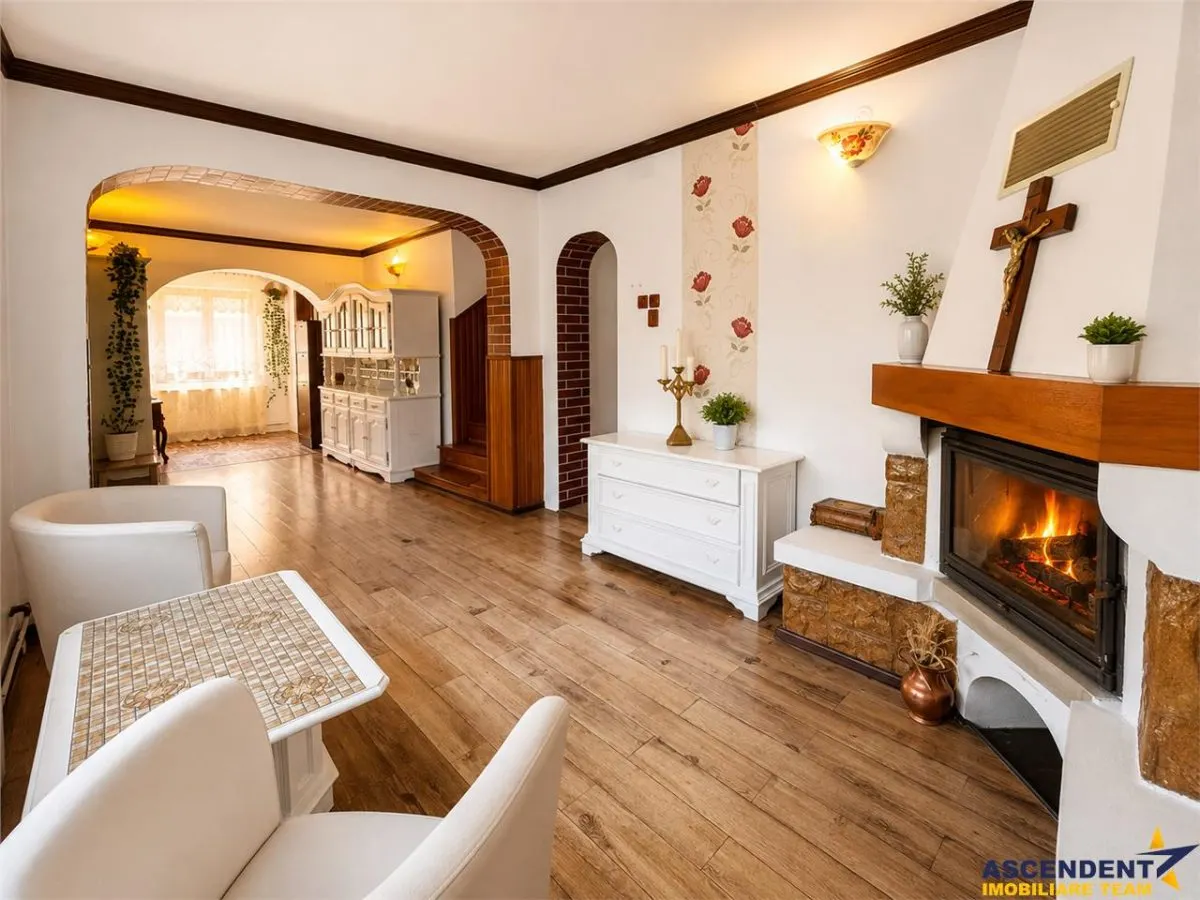 Casa familiala,790mp teren,5+dormitoare, livada,2 garaje,panouri 8 kW, Tarnaveni - foto 2