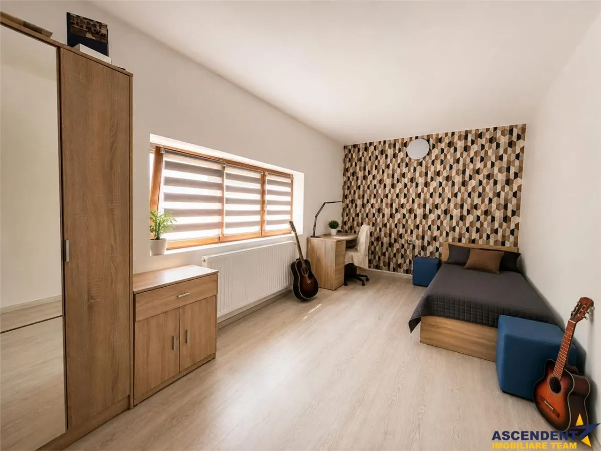 Casa familiala,790mp teren,5+dormitoare, livada,2 garaje,panouri 8 kW, Tarnaveni - foto 11