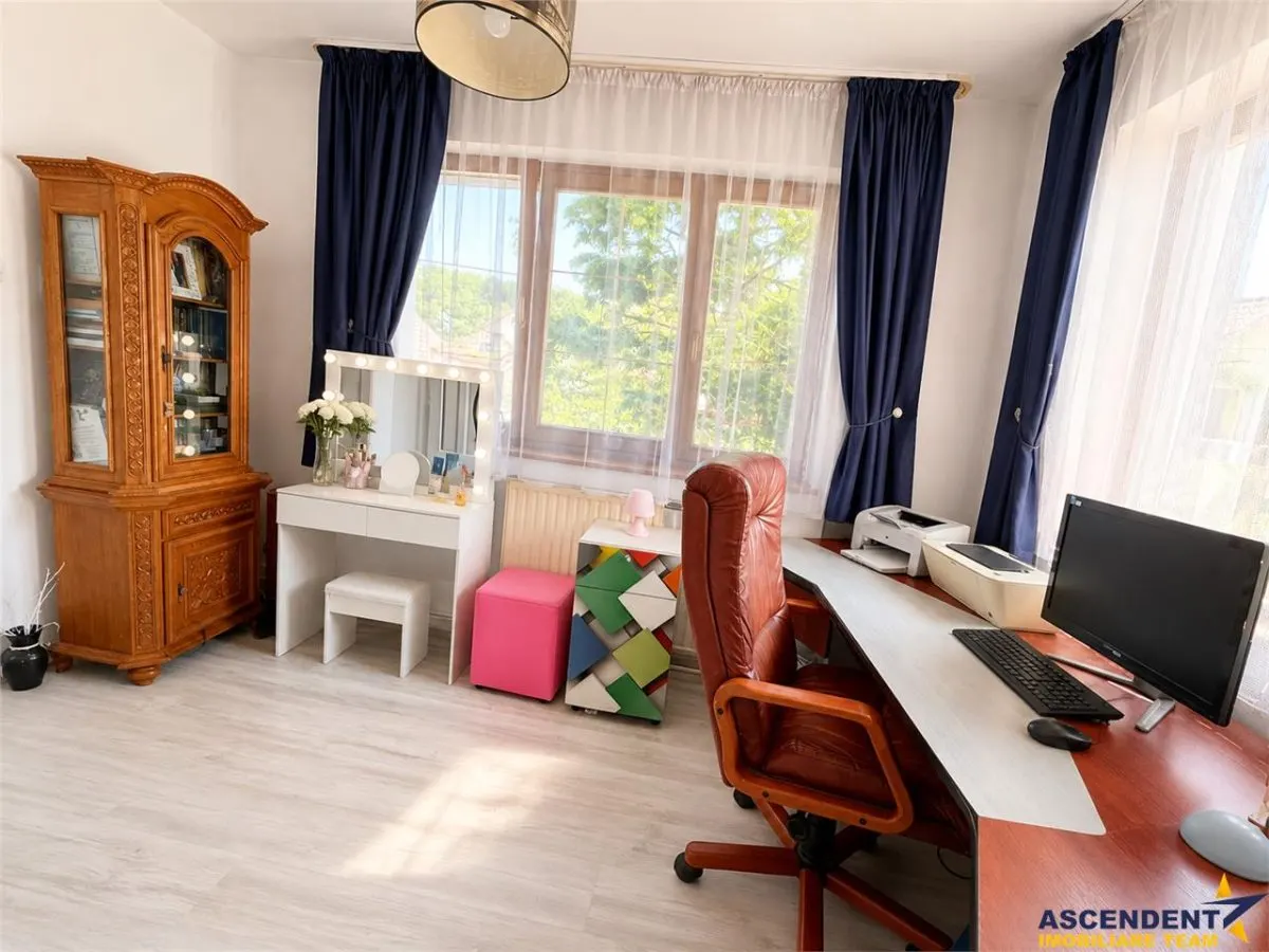 Casa familiala,790mp teren,5+dormitoare, livada,2 garaje,panouri 8 kW, Tarnaveni - foto 12