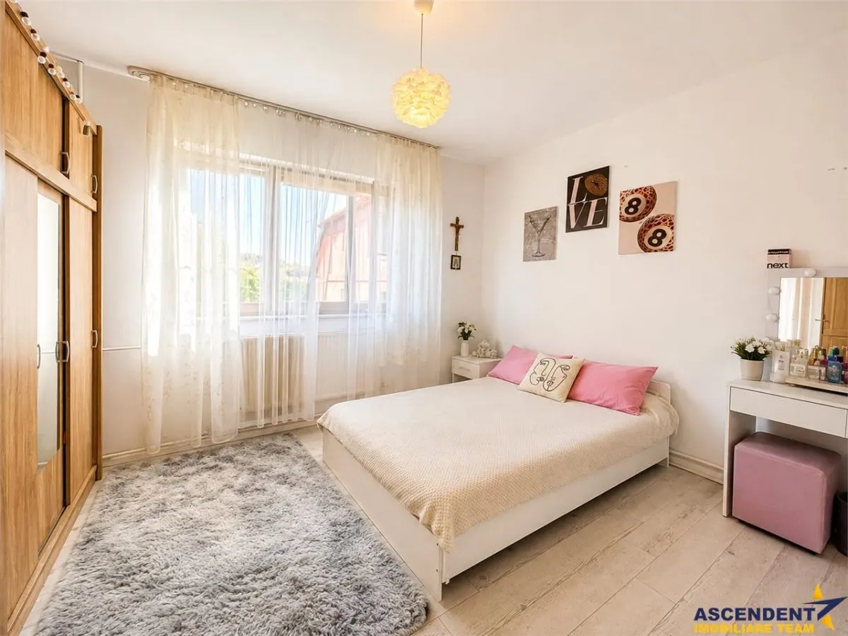 Casa familiala,790mp teren,5+dormitoare, livada,2 garaje,panouri 8 kW, Tarnaveni - foto 13