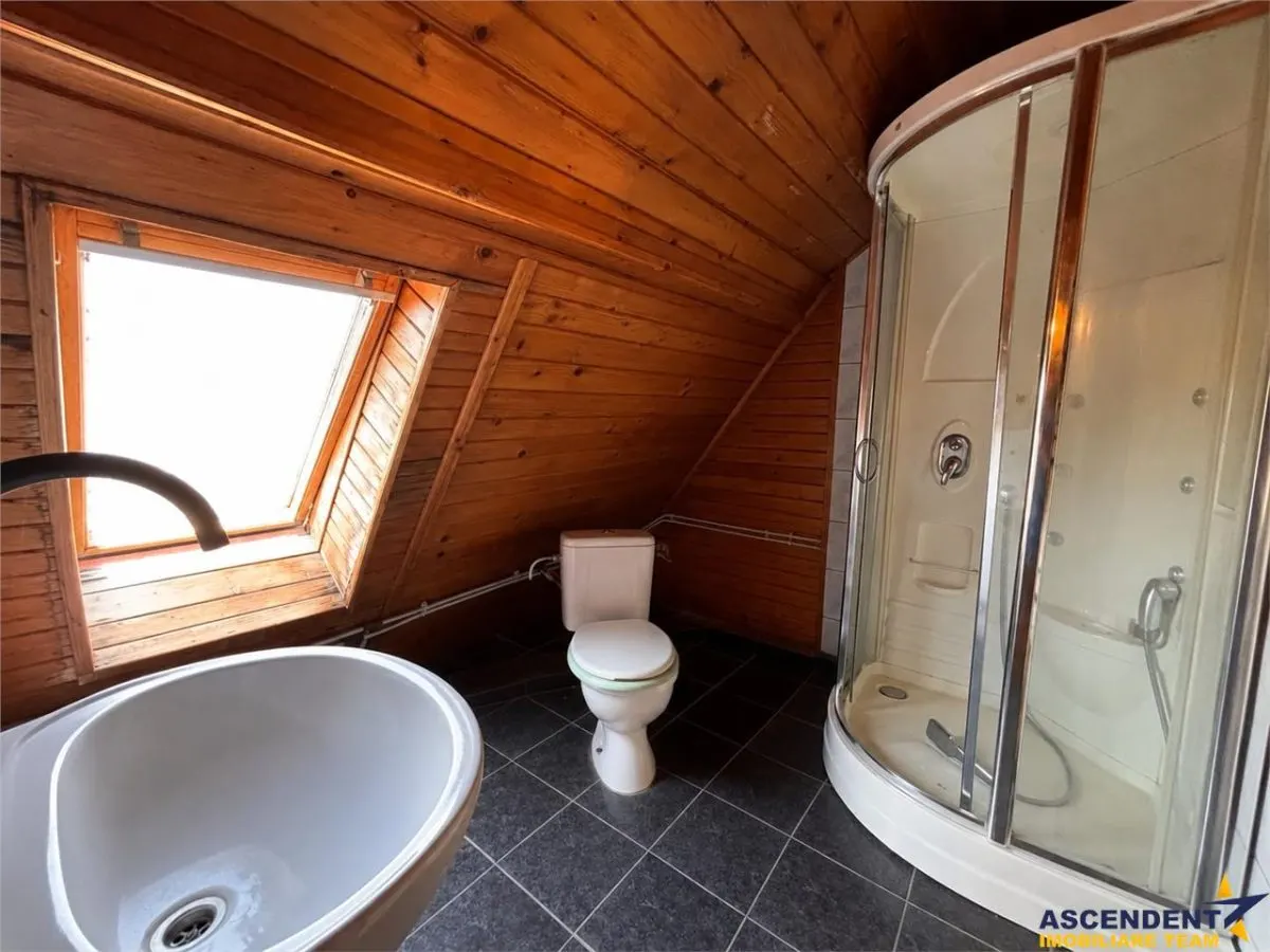 Casa familiala,790mp teren,5+dormitoare, livada,2 garaje,panouri 8 kW, Tarnaveni - foto 17