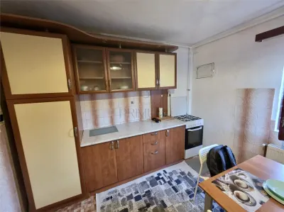 Apartament 3 camere decomandat | Complex Studentesc â€“ Sala Olimpia | Centrala proprie - foto 4