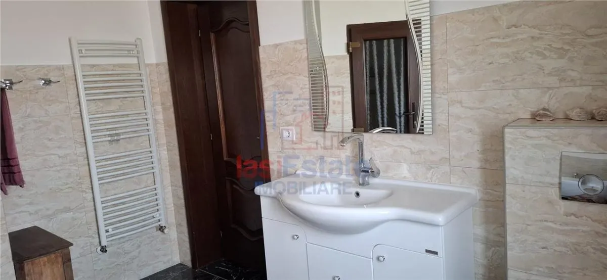 Suceava Scheia Vila P+E+M 240mp LUX  mobilata si dotata complet Teren 1000mp amenajat - foto 11
