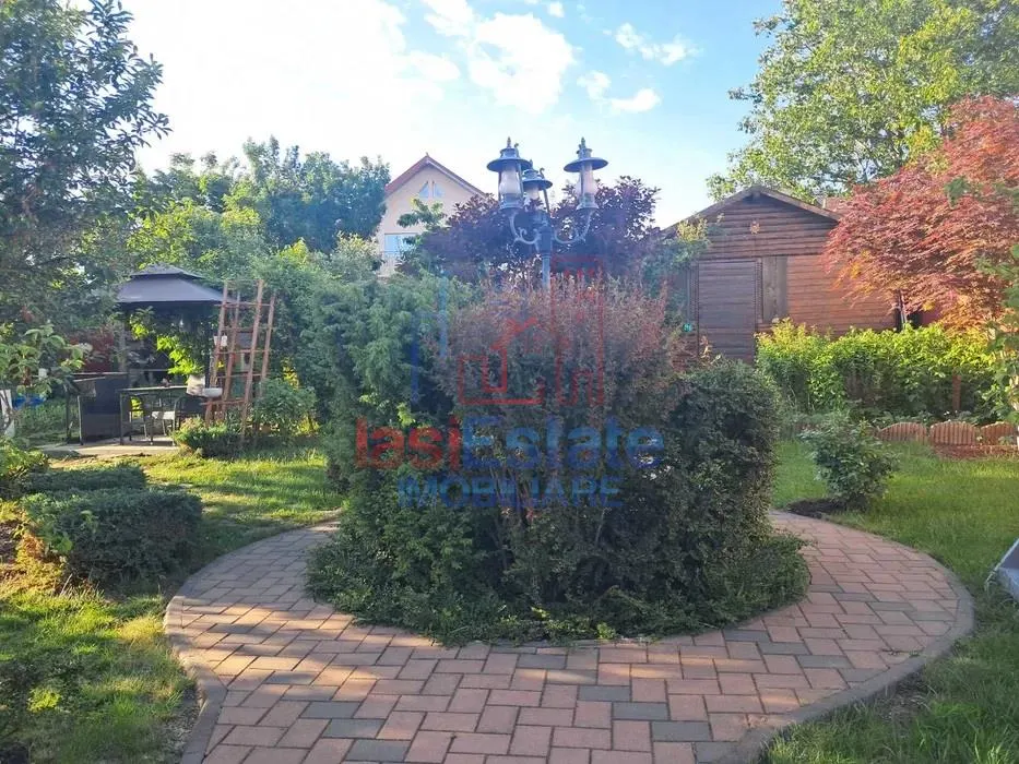 Suceava Scheia Vila P+E+M 240mp LUX  mobilata si dotata complet Teren 1000mp amenajat - foto 3