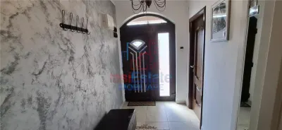 Suceava Scheia Vila P+E+M 240mp LUX  mobilata si dotata complet Teren 1000mp amenajat - foto 5