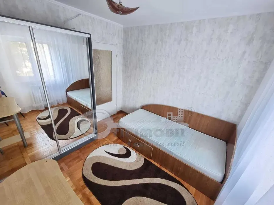 Apartament 3 camere Podu Ros - foto 3