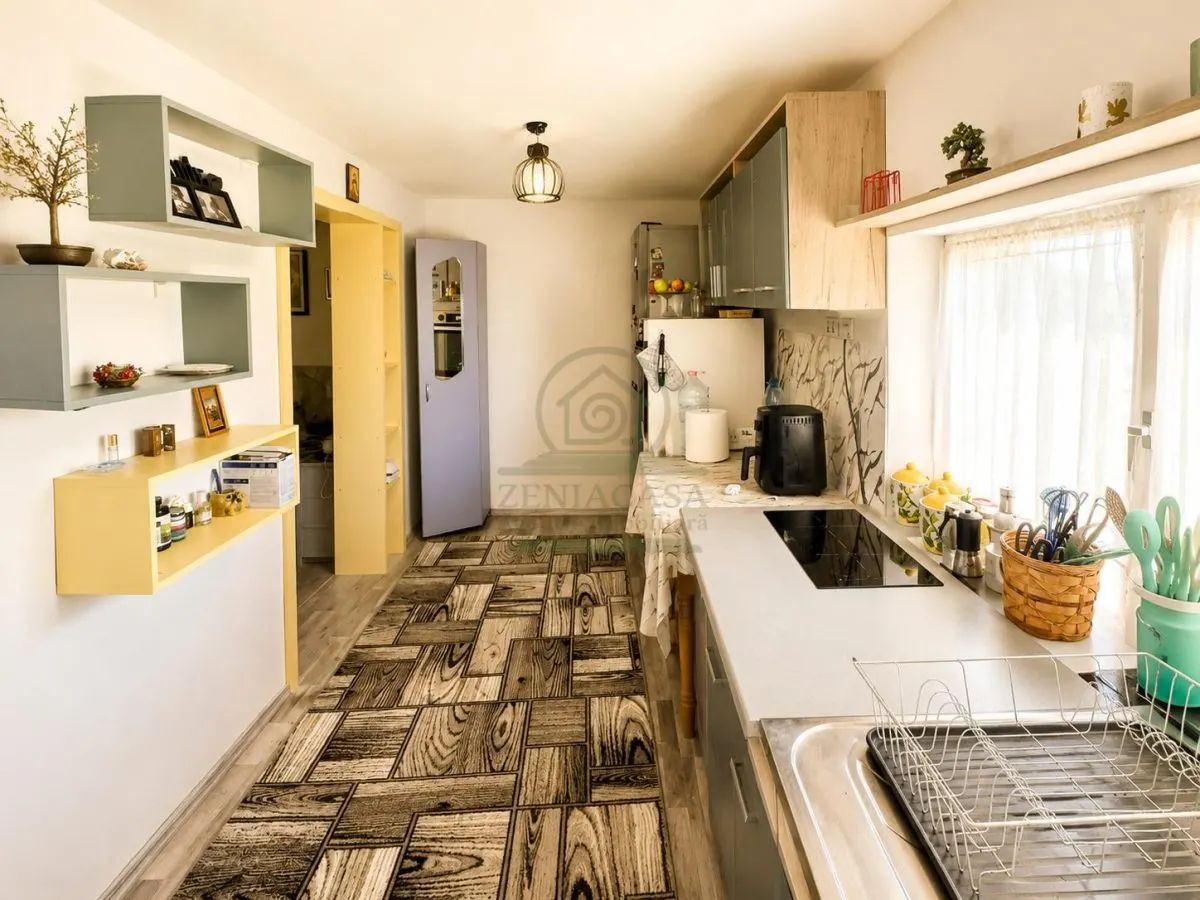 Casa locubila 4 camere , bucatarie, baie  + 3400 mp teren - foto 2