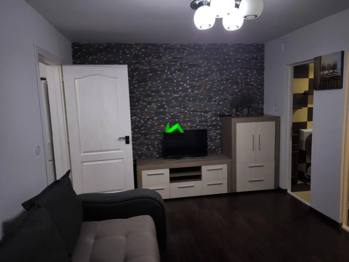Apartament de inchiriat 3 camere Sibiu Vasile Aaron - foto 1