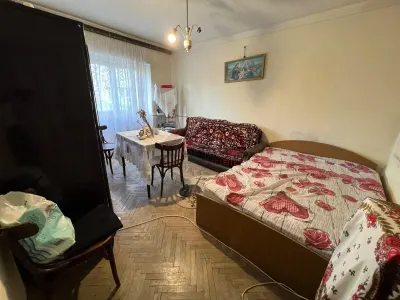 Vanzare apartament 3 camere 2 bai - bloc din 1986 - Iasi