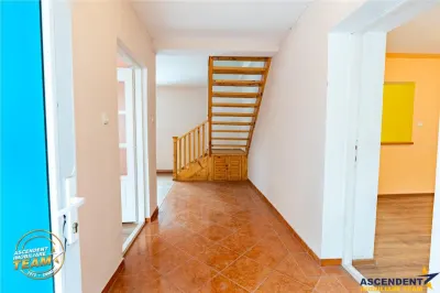 Accesibilitate si farmecul unei case cu garaj, locatie de referinta, Central, Targu Secuiesc - foto 27